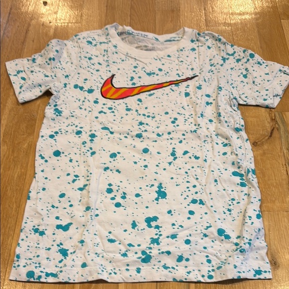 Nike Boys White and Blue Short Sleeve Tee with Splatter Design Size M - Picture 1 of 4